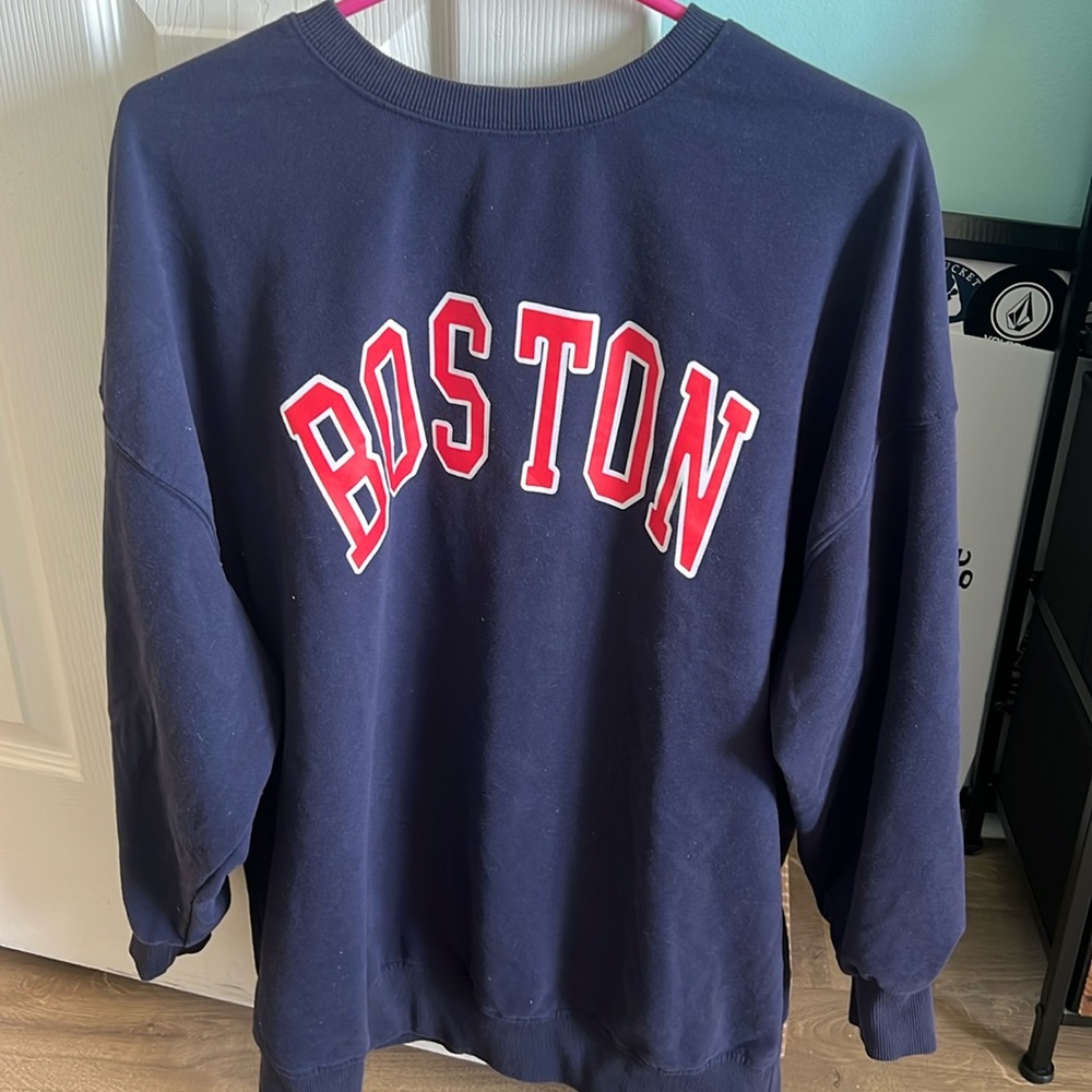 Woman’s size large Boston navy crewneck